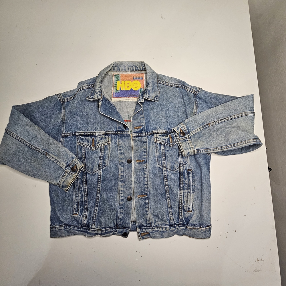 Vintage 80s/ 90s HBO Patch Light Wash Denim Jacket Sz Med Patch Pre Loved - Picture 2 of 16